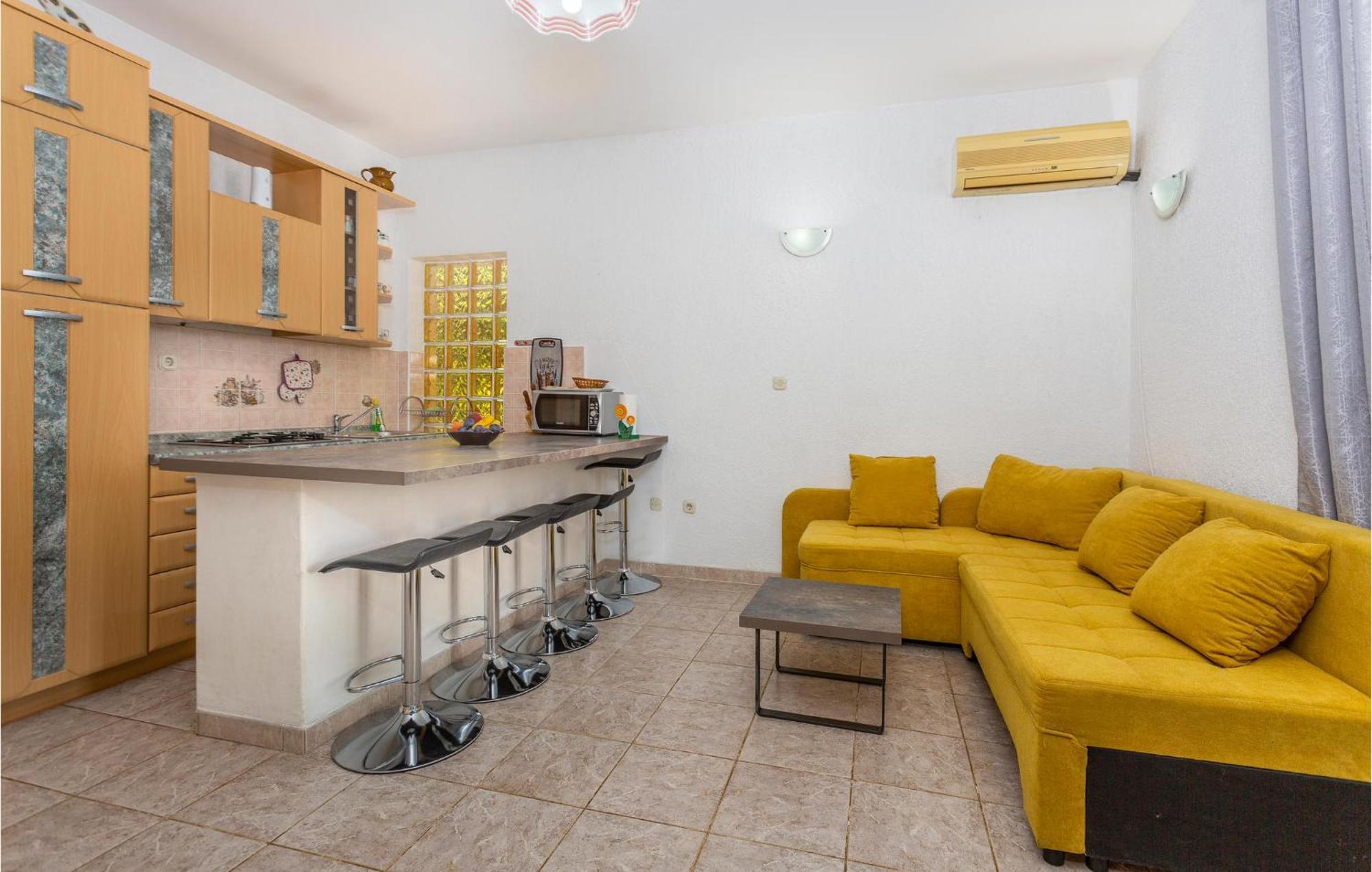 Beautiful Apartment In Malinska With Wifi Exterior photo
