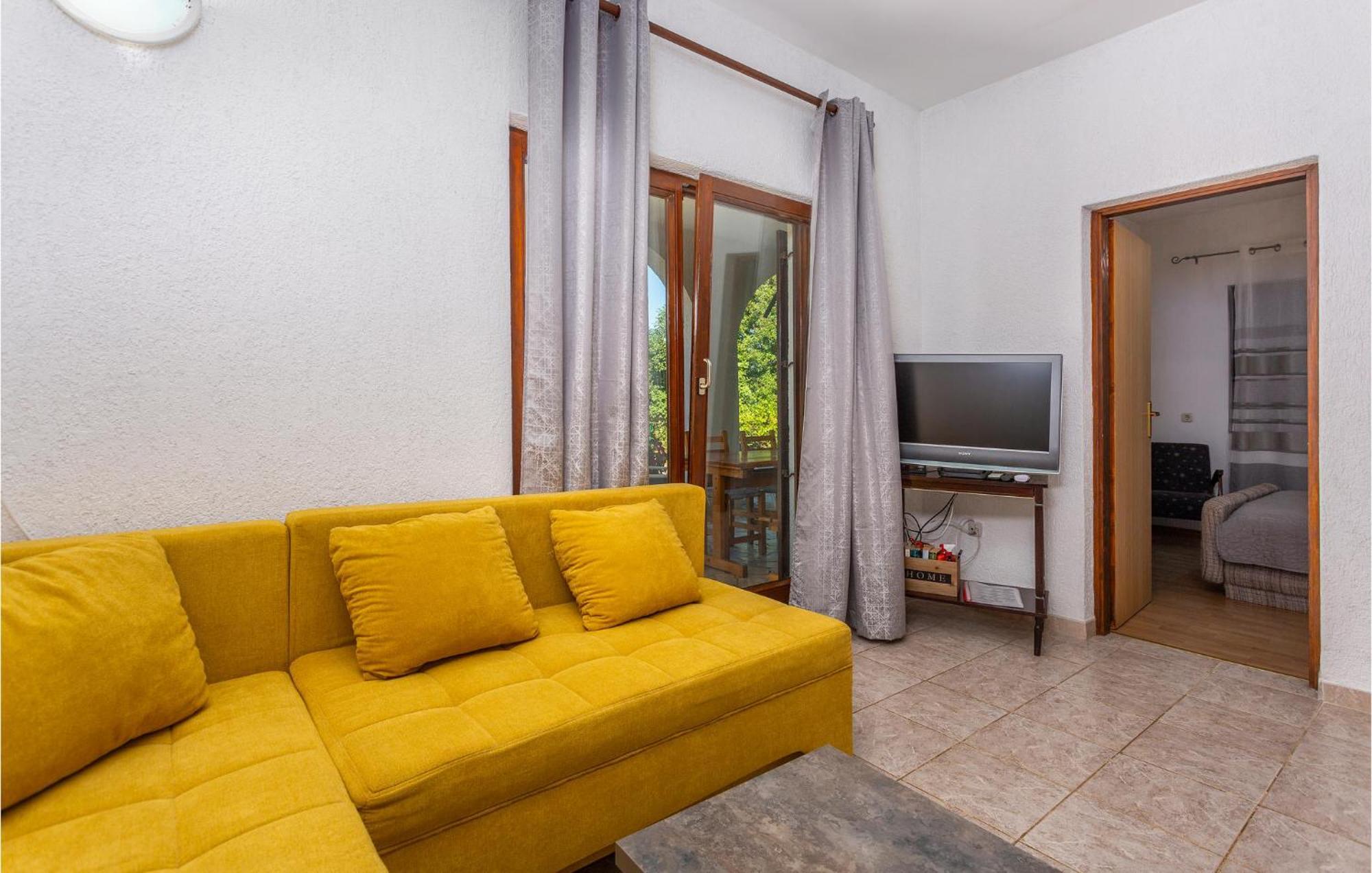 Beautiful Apartment In Malinska With Wifi Exterior photo